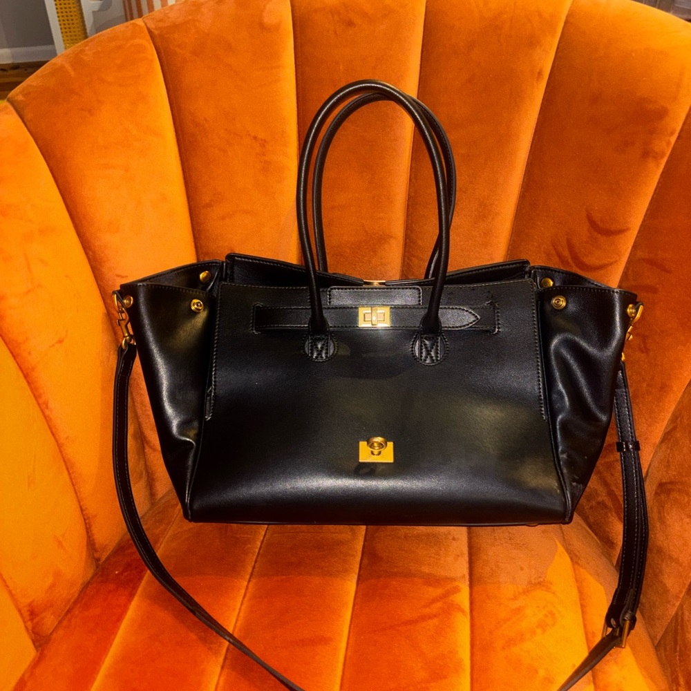 Elegant Black Leather Handbag